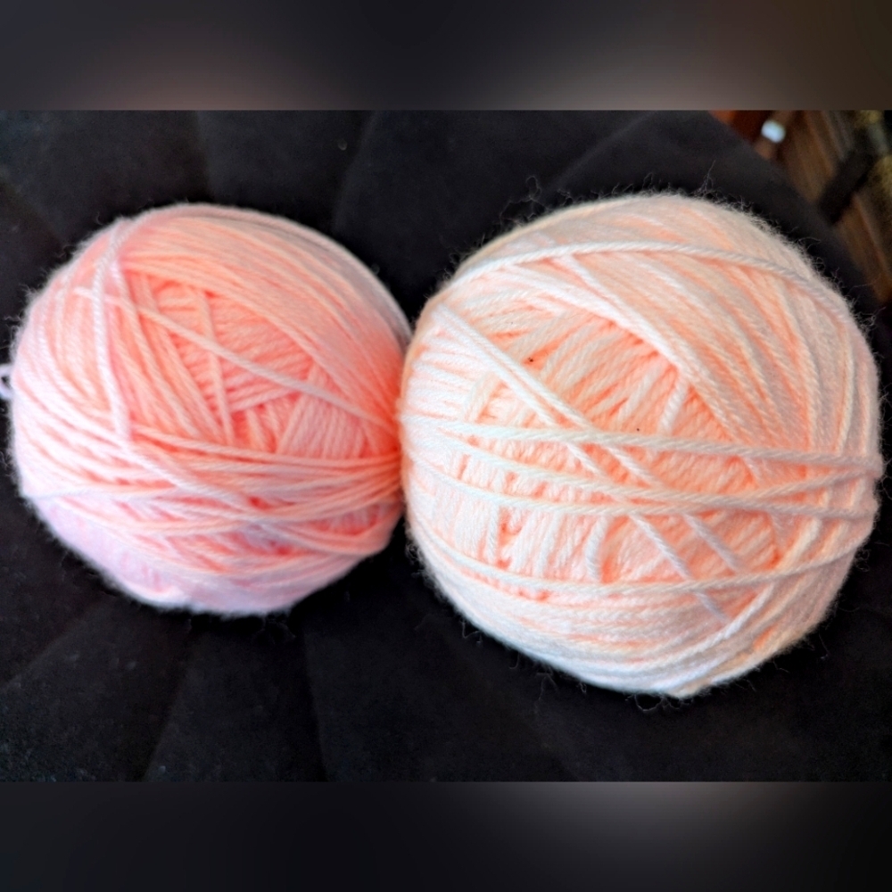 🍁Yarn 2 balls pink and peach Large balls 378g total